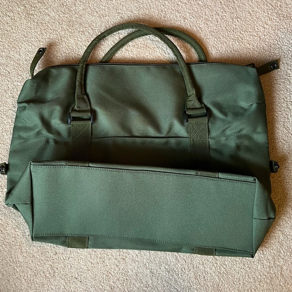 Green Herschel Supply Company Duffle Bag Carry On - Picture 2 of 3